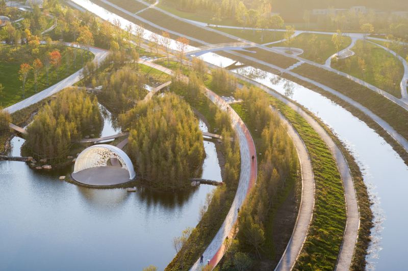 Центральный парк Цзинъюэ в городе Чанчунь, Китай