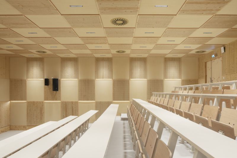 Школа дизайна iXcampus в городе Сен-Жермен-ан-Ле, Франция