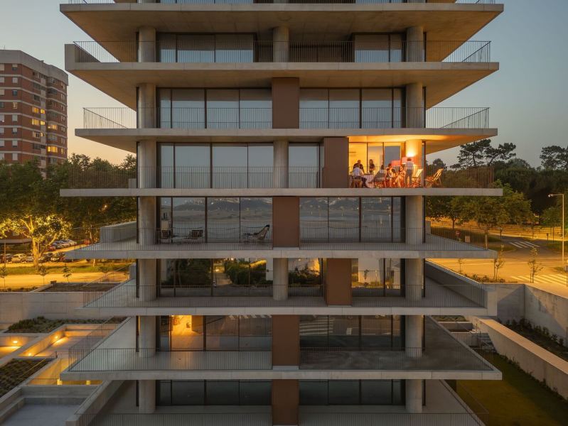 Завершено строительство башни Мирамар в городе Порту, Португалия