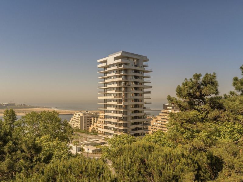 Завершено строительство башни Мирамар в городе Порту, Португалия