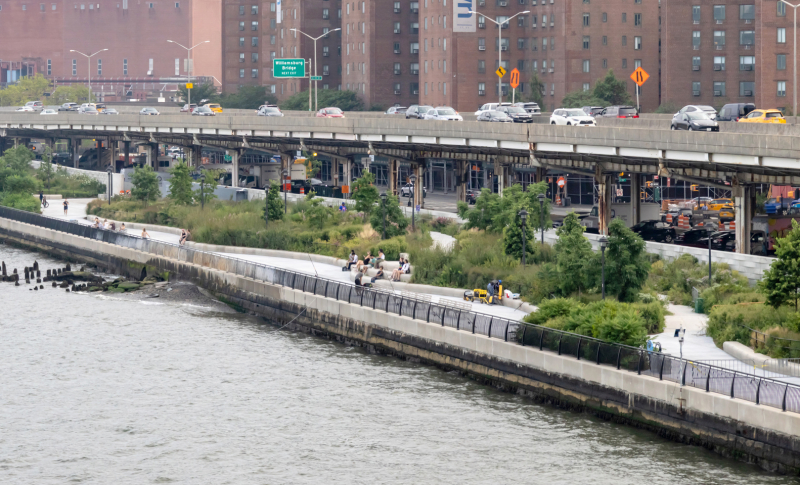 Реконструкция Ист-Сайд-Ривер-Парк в городе Нью-Йорк, США