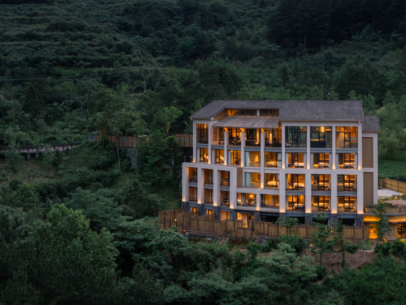 Преобразование офисного здания в отель в городе Чунцин, Китай