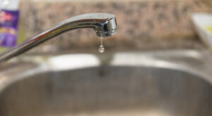 Что делать, если в квартире прорвало трубу: телефоны аварийных служб и пошаговый алгоритм действий