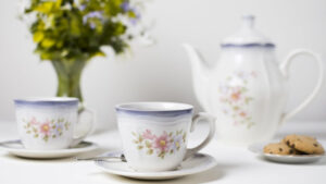 Как использовать старые чашки и блюдца: 9 оригинальных идей для декора