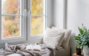 От барной стойки до оранжереи: как использовать подоконник в квартире