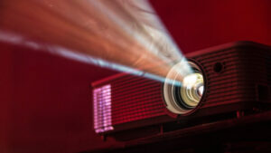 Проектор из обувной коробки и лупы: простая идея с фото и видео