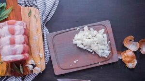 Как засолить сало в рассоле в банке с чесноком вкусно