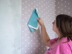 Чем отмыть следы от фломастера с обоев