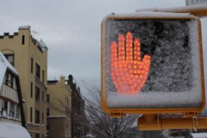 Почему в панельном доме постоянно замерзает кран на улице в лифтовой