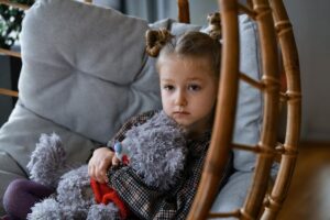Как успокоить плачущего ребенка