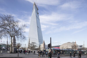 Треугольная башня от Herzog & de Meuron в Париже почти достроена